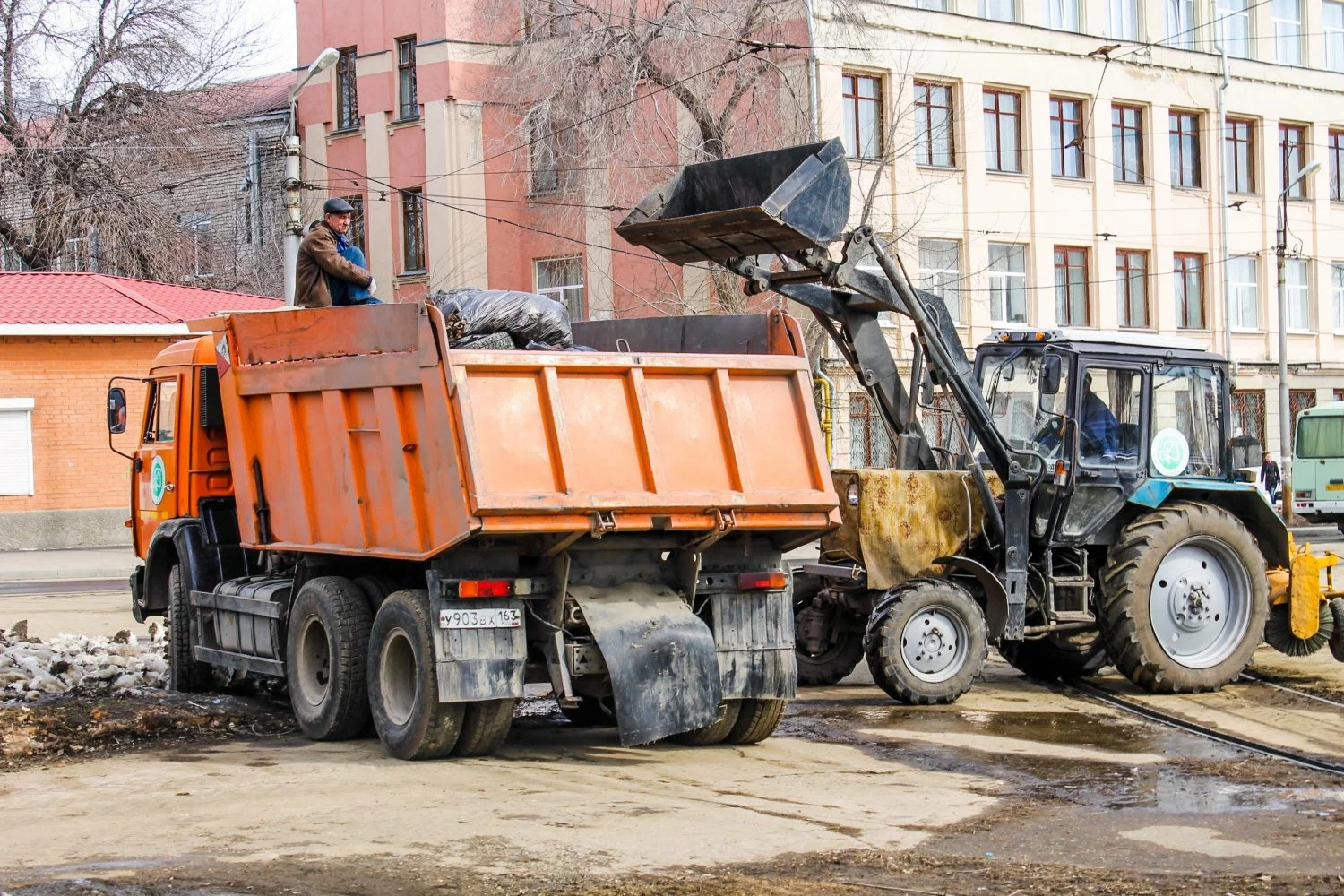 Вывоз мусора Камазом в Ульяновске – аренда и заказ Камаза 10 тонн от 2417 руб. в ПроМусор