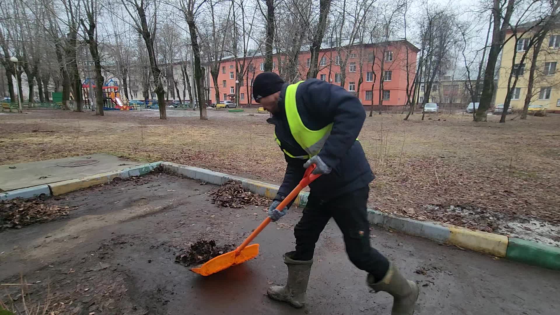 Уборка территорий в Ульяновске в октябре