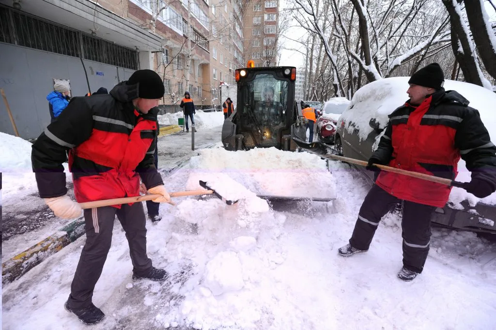 Очистка дворов от снега с гарантией результата в Ульяновске в октябре